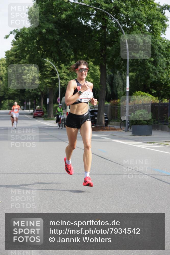 15.06.2025 - REWE Women's Run Jannik Wohlers http://msf.ph/oto/7934542 15.06.2025 08:37:48 Laufen 0361 meine-sportfotos.de