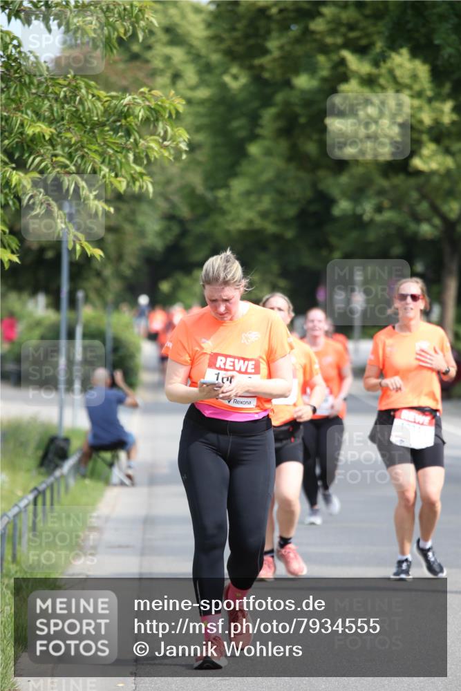 15.06.2025 - REWE Women's Run Jannik Wohlers http://msf.ph/oto/7934555 15.06.2025 09:52:15 Laufen 1 meine-sportfotos.de