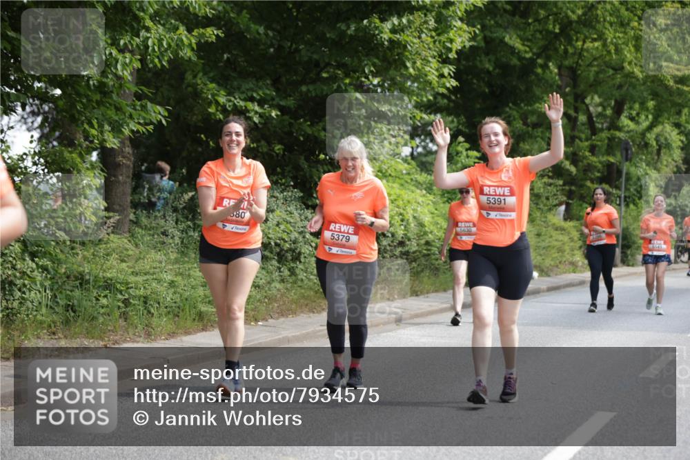 15.06.2025 - REWE Women's Run Jannik Wohlers http://msf.ph/oto/7934575 15.06.2025 10:12:22 Laufen 580, 5379, 5630, 5391, 5541 meine-sportfotos.de