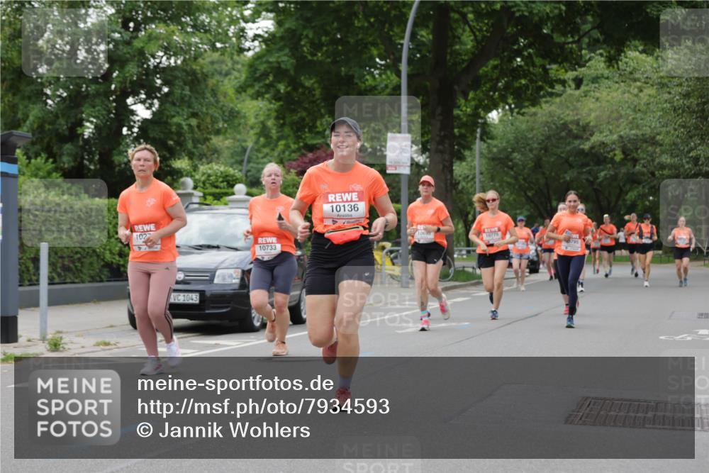 15.06.2025 - REWE Women's Run Jannik Wohlers http://msf.ph/oto/7934593 15.06.2025 08:25:41 Laufen 1027, 10733, 1043, 10136, 10693, 10775, 795 meine-sportfotos.de