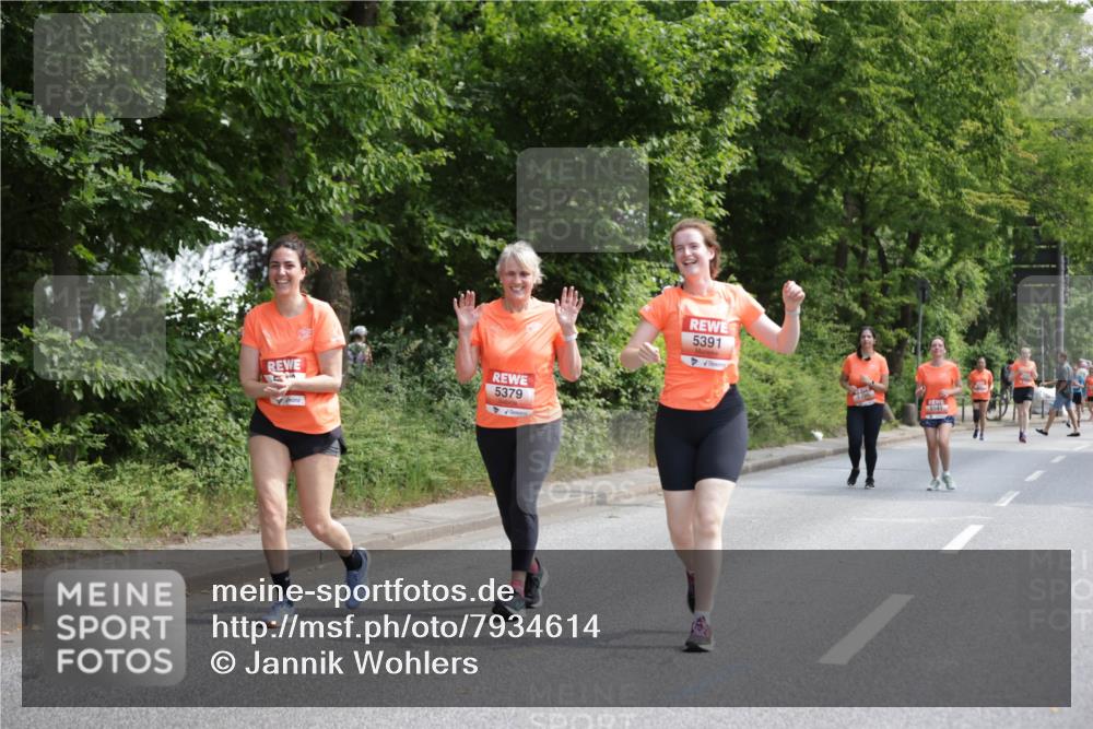 15.06.2025 - REWE Women's Run Jannik Wohlers http://msf.ph/oto/7934614 15.06.2025 10:12:23 Laufen 5379, 5391 meine-sportfotos.de