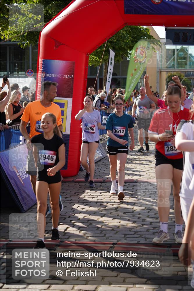 13.06.2025 - Holstenköstenlauf Felixshl http://msf.ph/oto/7934623 13.06.2025 18:03:53 Laufen 2017, 2192, 2573, 2756, 2832, 2833, 2859, 2886, 2946, 3091, 3274, 3596, 3611, 3612, 3837, 3908 meine-sportfotos.de