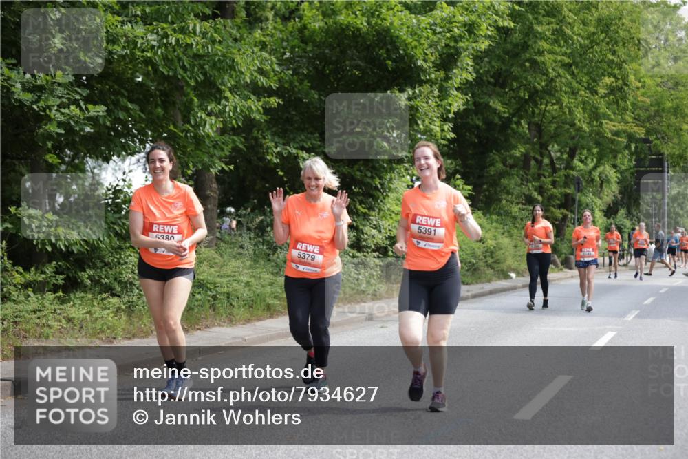 15.06.2025 - REWE Women's Run Jannik Wohlers http://msf.ph/oto/7934627 15.06.2025 10:12:23 Laufen 5380, 5379, 5391 meine-sportfotos.de