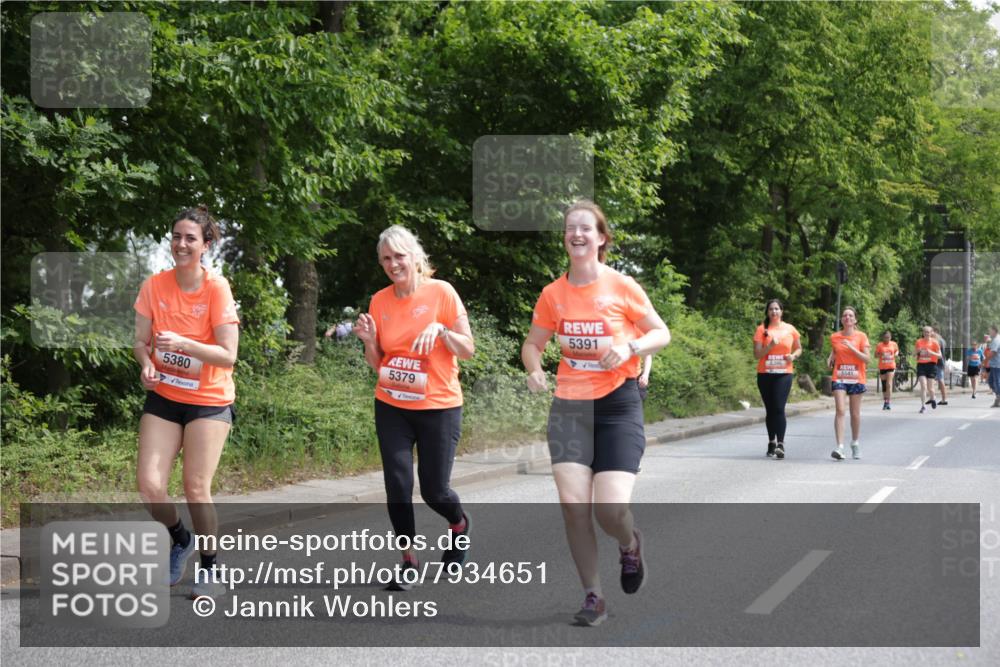 15.06.2025 - REWE Women's Run Jannik Wohlers http://msf.ph/oto/7934651 15.06.2025 10:12:23 Laufen 5380, 5391, 5296, 5541, 5379 meine-sportfotos.de