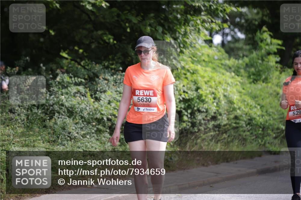15.06.2025 - REWE Women's Run Jannik Wohlers http://msf.ph/oto/7934659 15.06.2025 10:12:25 Laufen 5630, 529 meine-sportfotos.de