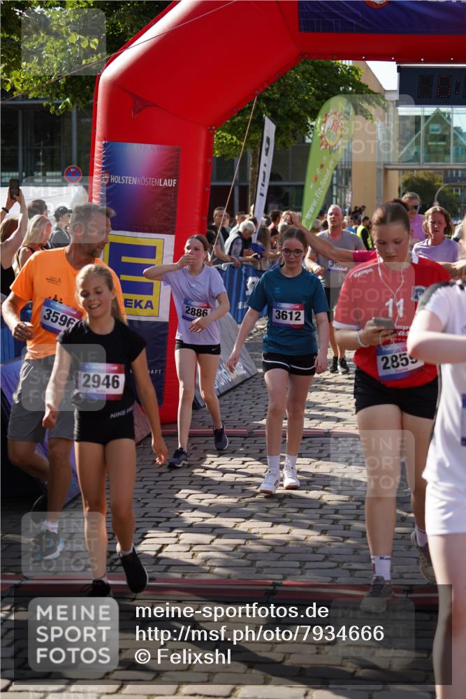 13.06.2025 - Holstenköstenlauf Felixshl http://msf.ph/oto/7934666 13.06.2025 18:03:54 Laufen 2017, 2192, 2573, 2756, 2832, 2833, 2859, 2886, 2946, 3274, 3596, 3611, 3612, 3837, 3908 meine-sportfotos.de