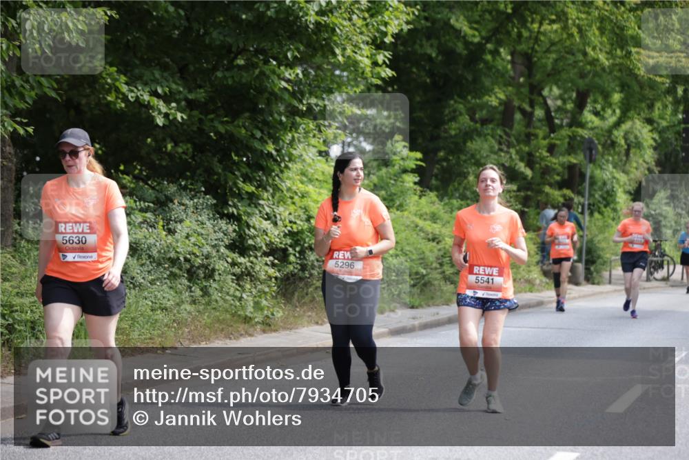 15.06.2025 - REWE Women's Run Jannik Wohlers http://msf.ph/oto/7934705 15.06.2025 10:12:27 Laufen 5630, 5296, 5541 meine-sportfotos.de