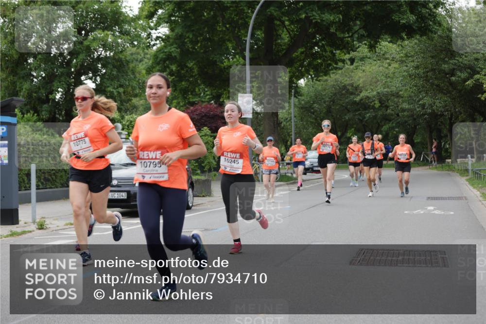 15.06.2025 - REWE Women's Run Jannik Wohlers http://msf.ph/oto/7934710 15.06.2025 08:25:45 Laufen 10775, 1043, 10795, 10245, 10176, 10754 meine-sportfotos.de