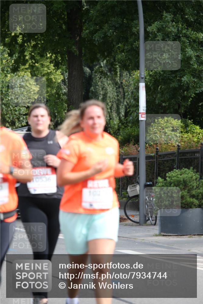 15.06.2025 - REWE Women's Run Jannik Wohlers http://msf.ph/oto/7934744 15.06.2025 09:52:35 Laufen 10536, 102, 15, 1 meine-sportfotos.de