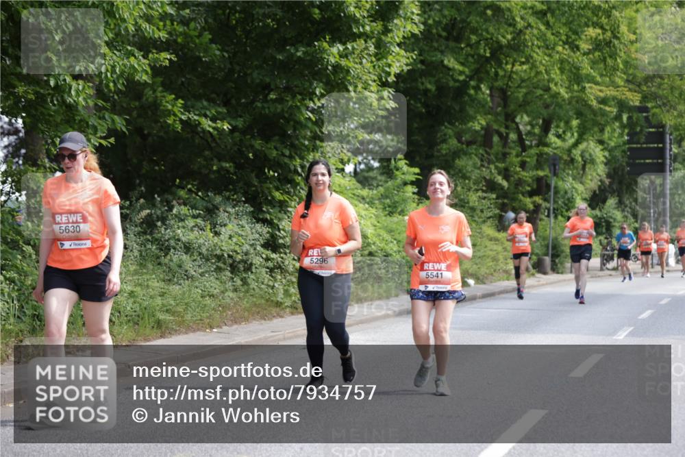 15.06.2025 - REWE Women's Run Jannik Wohlers http://msf.ph/oto/7934757 15.06.2025 10:12:27 Laufen 5630, 5296, 5541 meine-sportfotos.de