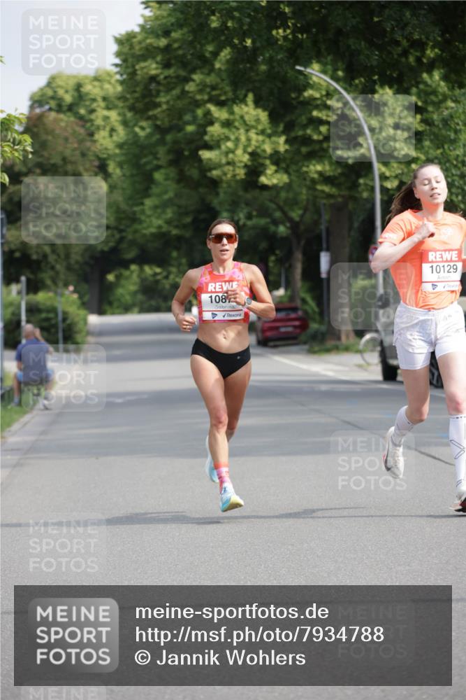 15.06.2025 - REWE Women's Run Jannik Wohlers http://msf.ph/oto/7934788 15.06.2025 08:37:53 Laufen 108, 10129 meine-sportfotos.de