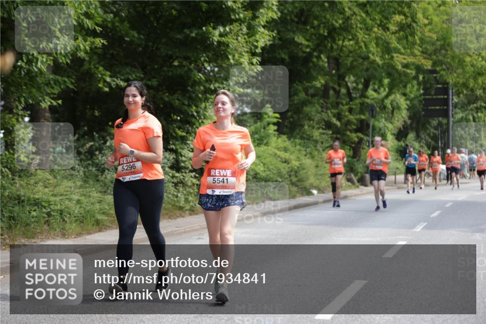 15.06.2025 - REWE Women's Run Jannik Wohlers http://msf.ph/oto/7934841 15.06.2025 10:12:29 Laufen 5296, 5541 meine-sportfotos.de