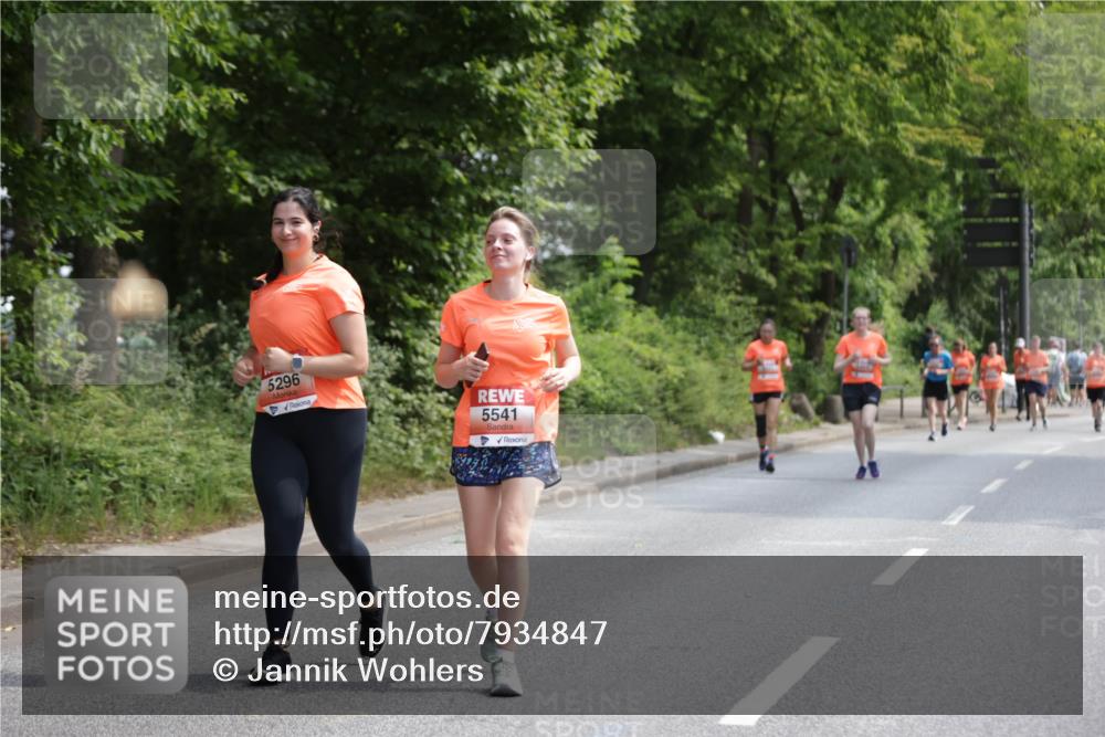 15.06.2025 - REWE Women's Run Jannik Wohlers http://msf.ph/oto/7934847 15.06.2025 10:12:29 Laufen 5296, 5541 meine-sportfotos.de
