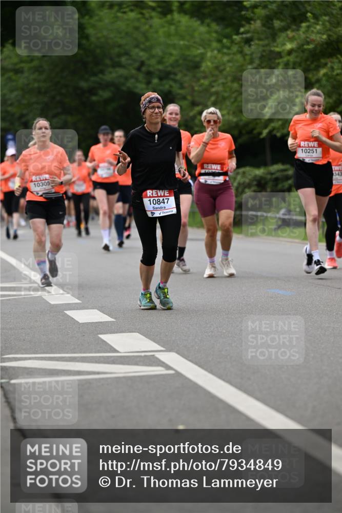 15.06.2025 - REWE Women's Run Dr. Thomas Lammeyer http://msf.ph/oto/7934849 15.06.2025 09:18:51 Laufen 10305, 10847, 10251, 343 meine-sportfotos.de
