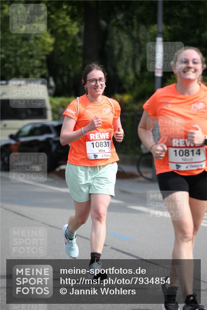 15.06.2025 - REWE Women's Run Jannik Wohlers http://msf.ph/oto/7934854 15.06.2025 09:52:39 Laufen 10831, 10814 meine-sportfotos.de