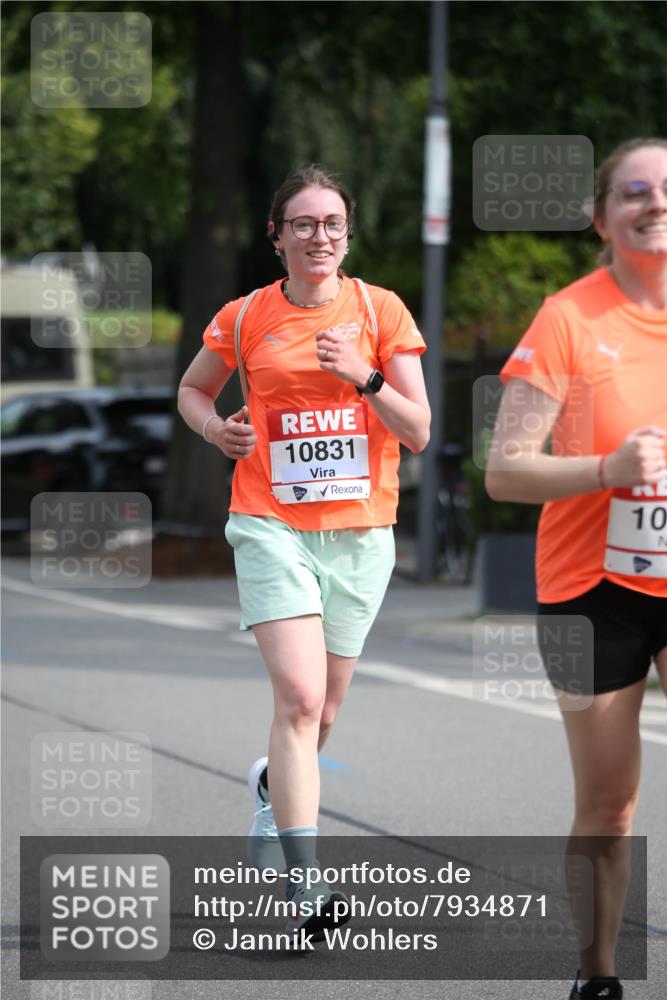 15.06.2025 - REWE Women's Run Jannik Wohlers http://msf.ph/oto/7934871 15.06.2025 09:52:40 Laufen 10831 meine-sportfotos.de
