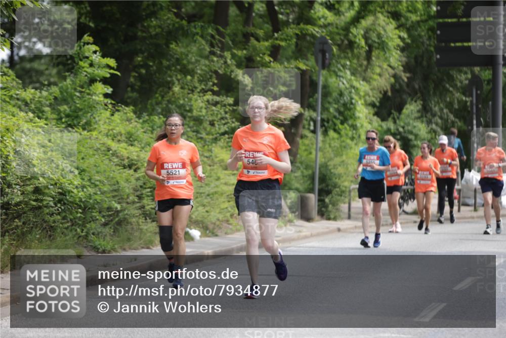 15.06.2025 - REWE Women's Run Jannik Wohlers http://msf.ph/oto/7934877 15.06.2025 10:12:31 Laufen 5521, 546, 5255 meine-sportfotos.de