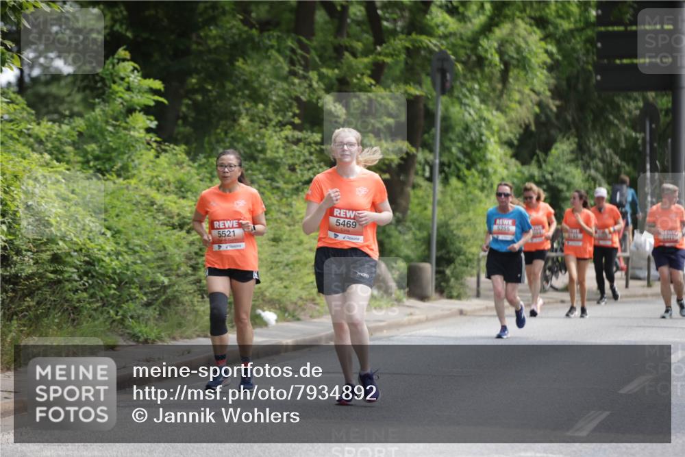 15.06.2025 - REWE Women's Run Jannik Wohlers http://msf.ph/oto/7934892 15.06.2025 10:12:31 Laufen 5521, 180039, 5469, 5255 meine-sportfotos.de