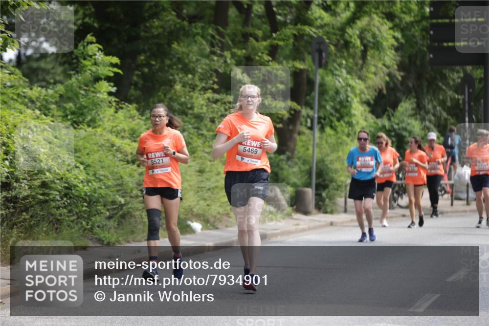 15.06.2025 - REWE Women's Run Jannik Wohlers http://msf.ph/oto/7934901 15.06.2025 10:12:31 Laufen 5521, 5469, 5255 meine-sportfotos.de