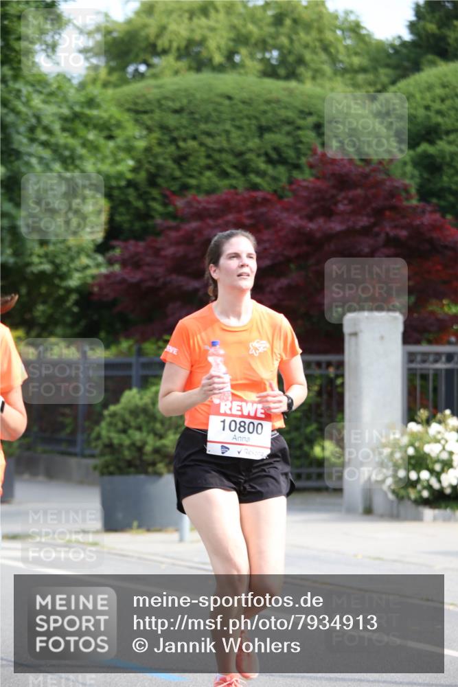 15.06.2025 - REWE Women's Run Jannik Wohlers http://msf.ph/oto/7934913 15.06.2025 09:52:46 Laufen 10800 meine-sportfotos.de