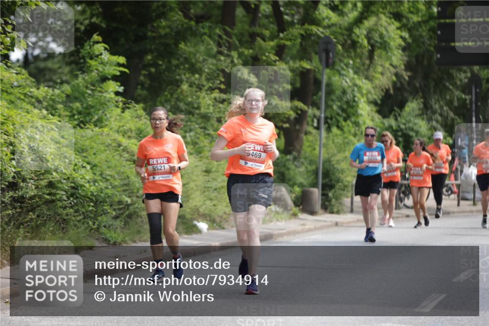 15.06.2025 - REWE Women's Run Jannik Wohlers http://msf.ph/oto/7934914 15.06.2025 10:12:31 Laufen 5521, 2008, 5469, 5255 meine-sportfotos.de