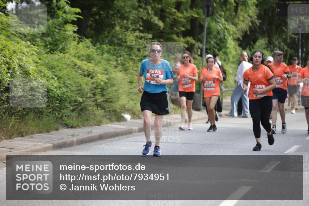 15.06.2025 - REWE Women's Run Jannik Wohlers http://msf.ph/oto/7934951 15.06.2025 10:12:36 Laufen 5255, 5094, 5193, 041 meine-sportfotos.de