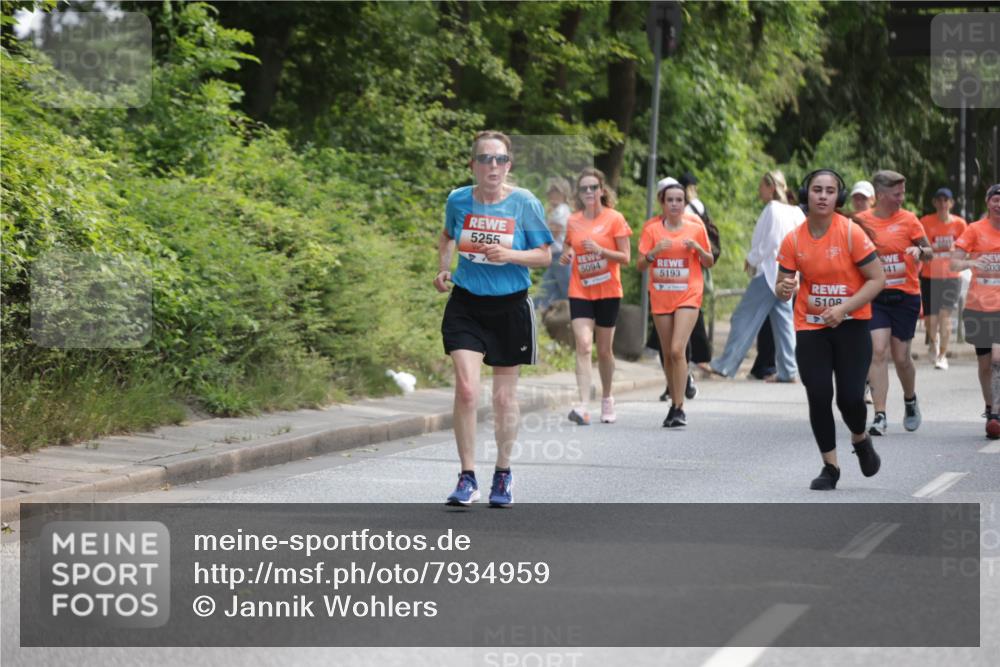 15.06.2025 - REWE Women's Run Jannik Wohlers http://msf.ph/oto/7934959 15.06.2025 10:12:37 Laufen 5255, 5094, 5193, 941, 503, 5108 meine-sportfotos.de