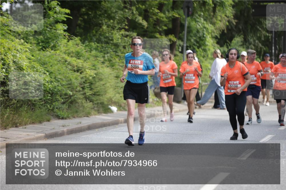 15.06.2025 - REWE Women's Run Jannik Wohlers http://msf.ph/oto/7934966 15.06.2025 10:12:37 Laufen 5255, 5094, 5193, 11, 5039, 5108 meine-sportfotos.de