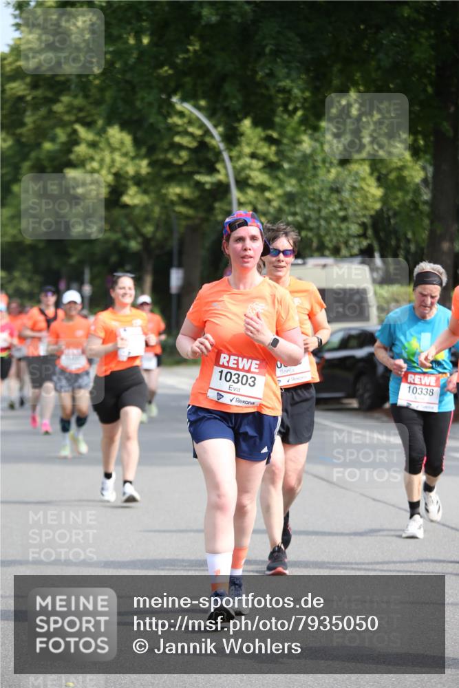 15.06.2025 - REWE Women's Run Jannik Wohlers http://msf.ph/oto/7935050 15.06.2025 09:52:54 Laufen 10303, 10338 meine-sportfotos.de