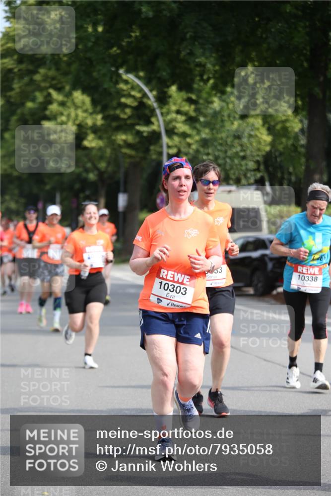 15.06.2025 - REWE Women's Run Jannik Wohlers http://msf.ph/oto/7935058 15.06.2025 09:52:54 Laufen 10303, 10338 meine-sportfotos.de