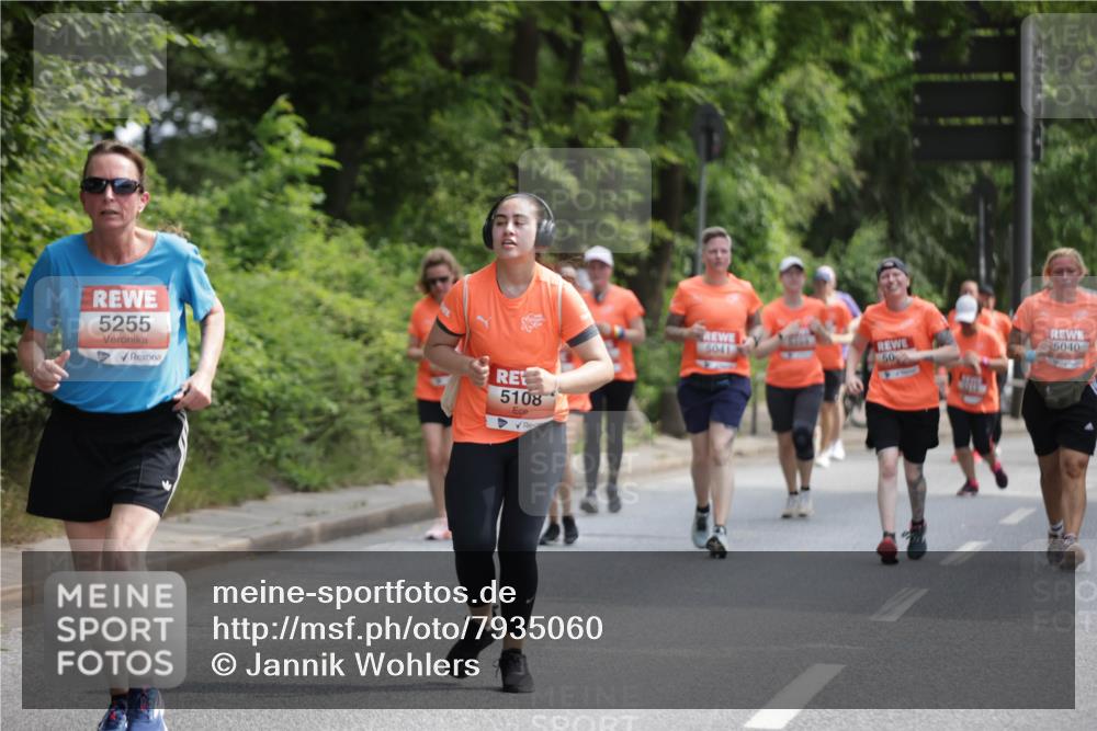 15.06.2025 - REWE Women's Run Jannik Wohlers http://msf.ph/oto/7935060 15.06.2025 10:12:40 Laufen 5255, 5108, 5041, 50, 5040 meine-sportfotos.de