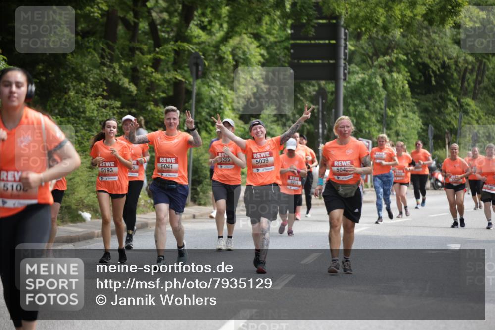 15.06.2025 - REWE Women's Run Jannik Wohlers http://msf.ph/oto/7935129 15.06.2025 10:12:42 Laufen 510, 5193, 259, 5039, 5041, 5215, 504, 5198 meine-sportfotos.de