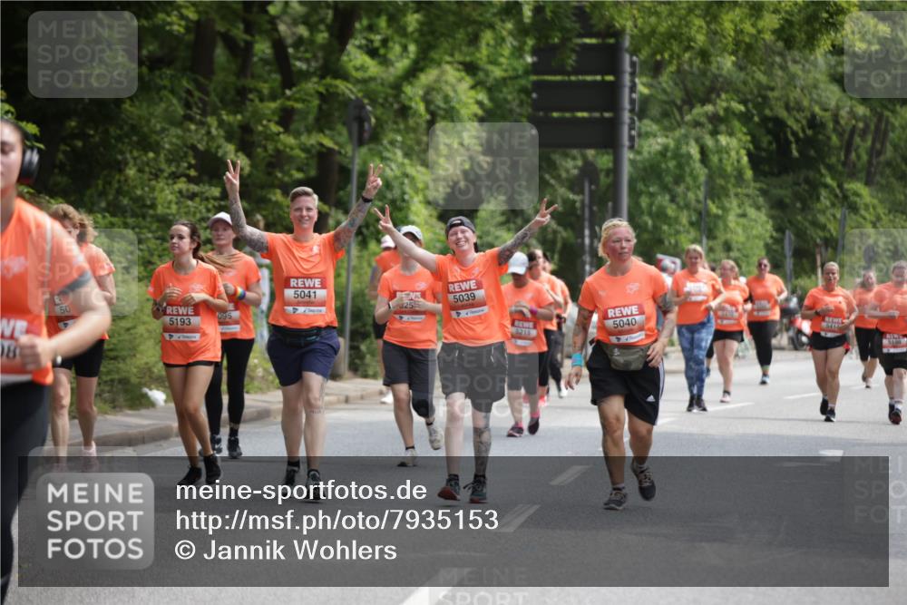 15.06.2025 - REWE Women's Run Jannik Wohlers http://msf.ph/oto/7935153 15.06.2025 10:12:42 Laufen 5039, 525, 5215, 5040, 5414, 5198, 08, 50, 5193, 095, 5041 meine-sportfotos.de
