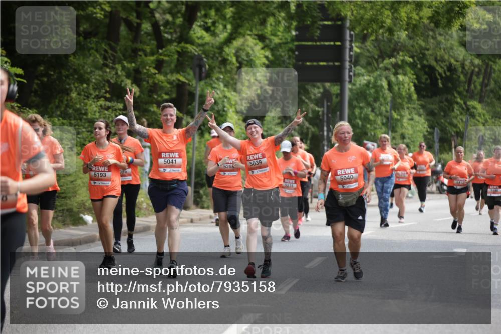 15.06.2025 - REWE Women's Run Jannik Wohlers http://msf.ph/oto/7935158 15.06.2025 10:12:42 Laufen 2, 5193, 95, 5041, 525, 5039, 5040, 5215, 541, 5198 meine-sportfotos.de