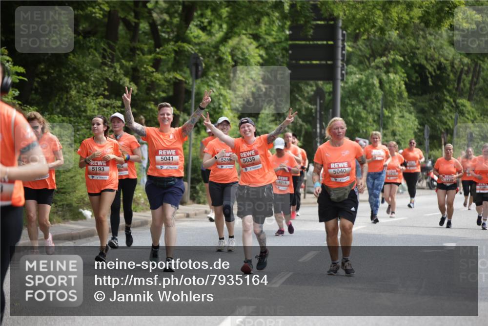 15.06.2025 - REWE Women's Run Jannik Wohlers http://msf.ph/oto/7935164 15.06.2025 10:12:42 Laufen 5193, 195, 5041, 5259, 5039, 5040, 54, 5215, 5198 meine-sportfotos.de
