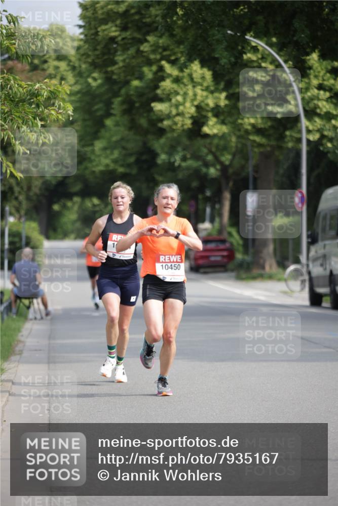 15.06.2025 - REWE Women's Run Jannik Wohlers http://msf.ph/oto/7935167 15.06.2025 08:40:21 Laufen 10450 meine-sportfotos.de
