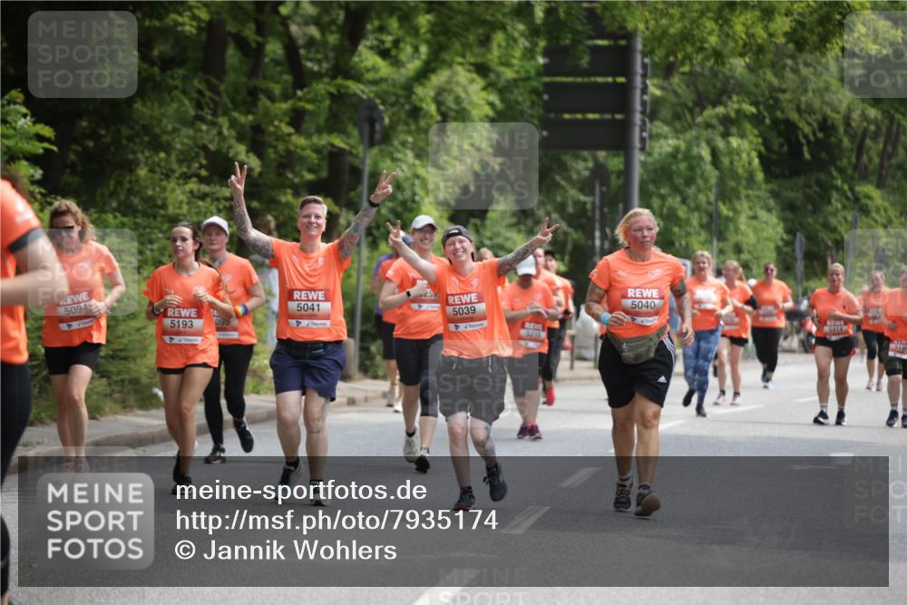15.06.2025 - REWE Women's Run Jannik Wohlers http://msf.ph/oto/7935174 15.06.2025 10:12:42 Laufen 5094, 5193, 25, 5041, 095, 5039, 5215, 5040, 470, 5190 meine-sportfotos.de