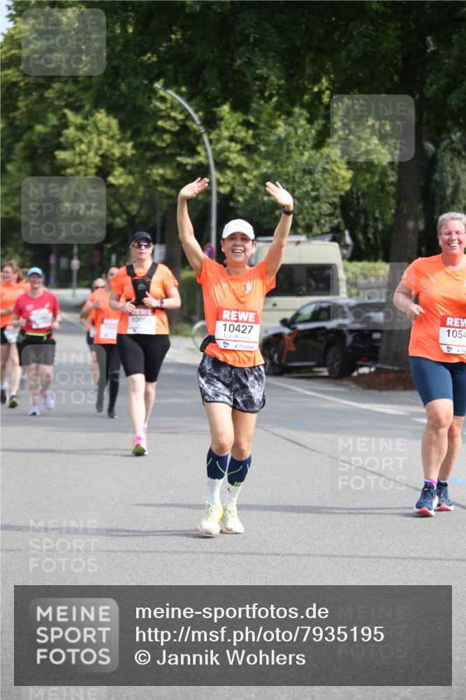 15.06.2025 - REWE Women's Run Jannik Wohlers http://msf.ph/oto/7935195 15.06.2025 09:52:59 Laufen 10427 meine-sportfotos.de