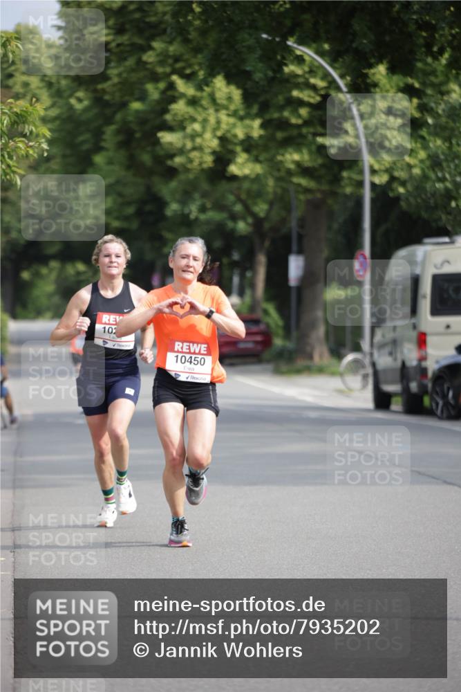 15.06.2025 - REWE Women's Run Jannik Wohlers http://msf.ph/oto/7935202 15.06.2025 08:40:21 Laufen 102, 10450 meine-sportfotos.de