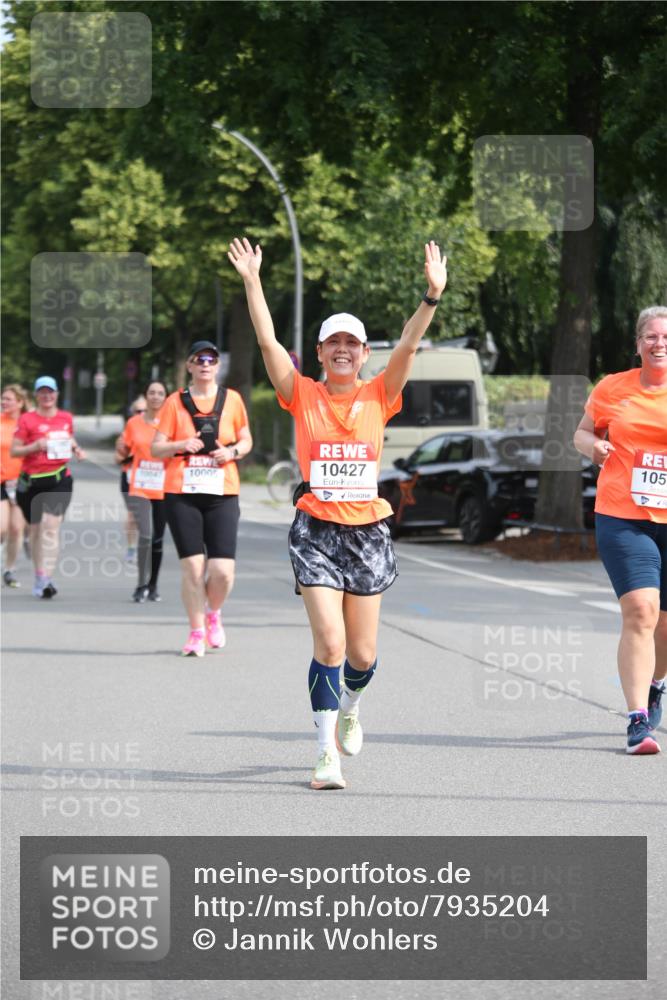 15.06.2025 - REWE Women's Run Jannik Wohlers http://msf.ph/oto/7935204 15.06.2025 09:52:59 Laufen 10427 meine-sportfotos.de