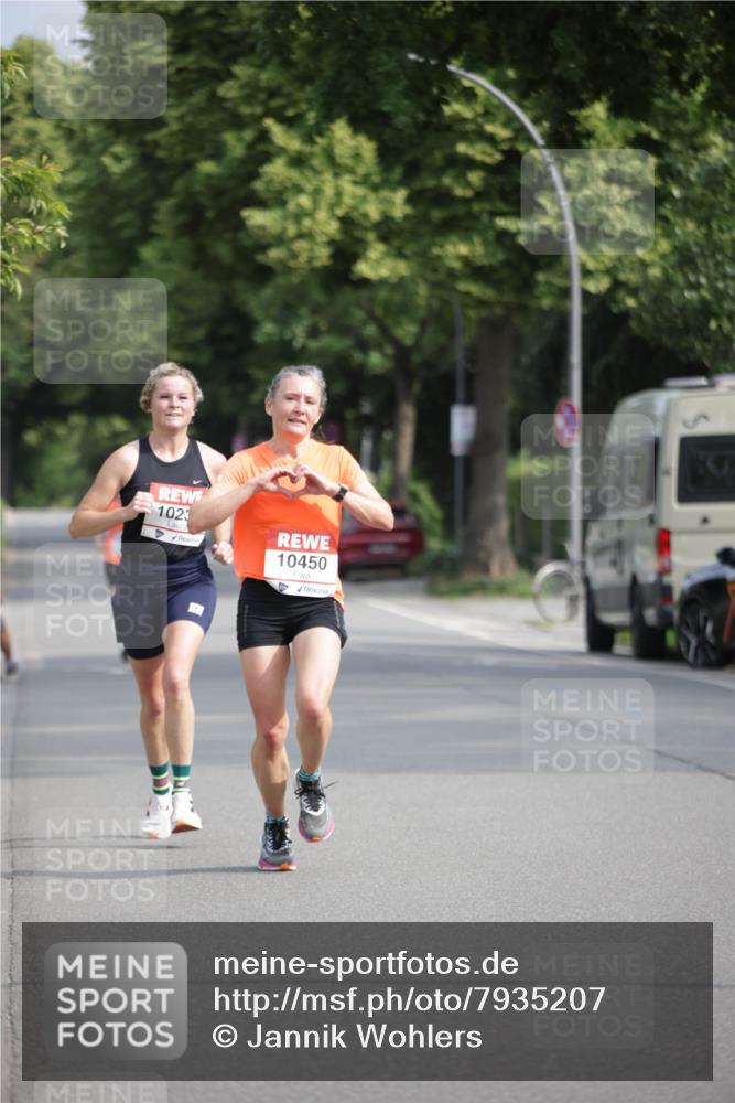 15.06.2025 - REWE Women's Run Jannik Wohlers http://msf.ph/oto/7935207 15.06.2025 08:40:21 Laufen 1023, 10450 meine-sportfotos.de