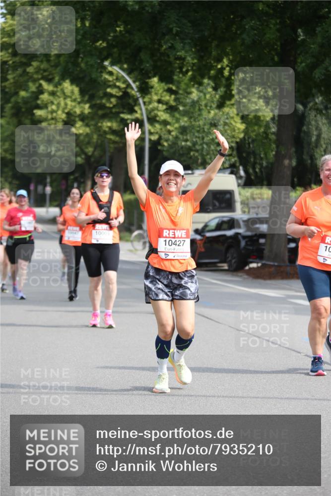 15.06.2025 - REWE Women's Run Jannik Wohlers http://msf.ph/oto/7935210 15.06.2025 09:52:59 Laufen 10047, 10005, 10427, 10 meine-sportfotos.de