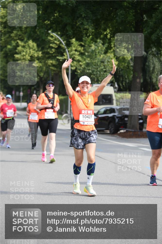15.06.2025 - REWE Women's Run Jannik Wohlers http://msf.ph/oto/7935215 15.06.2025 09:52:59 Laufen 10427 meine-sportfotos.de