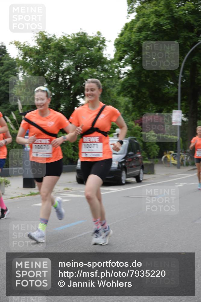 15.06.2025 - REWE Women's Run Jannik Wohlers http://msf.ph/oto/7935220 15.06.2025 08:25:53 Laufen 10070, 10071 meine-sportfotos.de