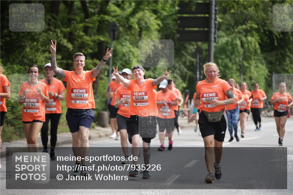 15.06.2025 - REWE Women's Run Jannik Wohlers http://msf.ph/oto/7935226 15.06.2025 10:12:43 Laufen 5193, 5095, 5041, 5039, 504, 4215 meine-sportfotos.de