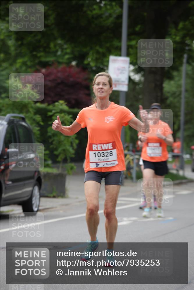 15.06.2025 - REWE Women's Run Jannik Wohlers http://msf.ph/oto/7935253 15.06.2025 08:25:55 Laufen 10328 meine-sportfotos.de
