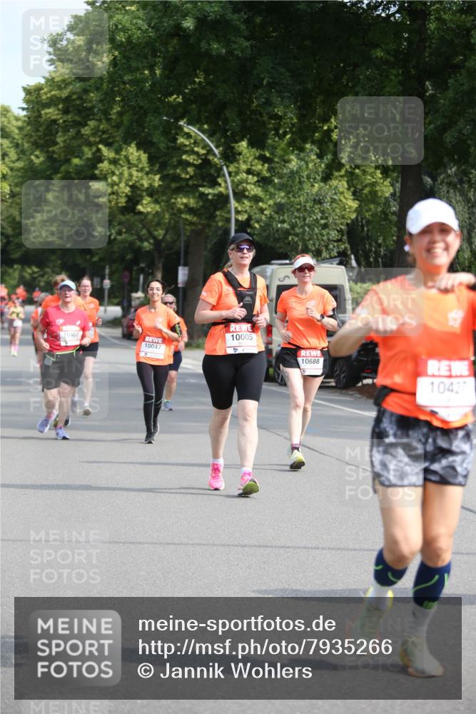 15.06.2025 - REWE Women's Run Jannik Wohlers http://msf.ph/oto/7935266 15.06.2025 09:53:01 Laufen 10307, 10005, 10047, 10688, 10427 meine-sportfotos.de