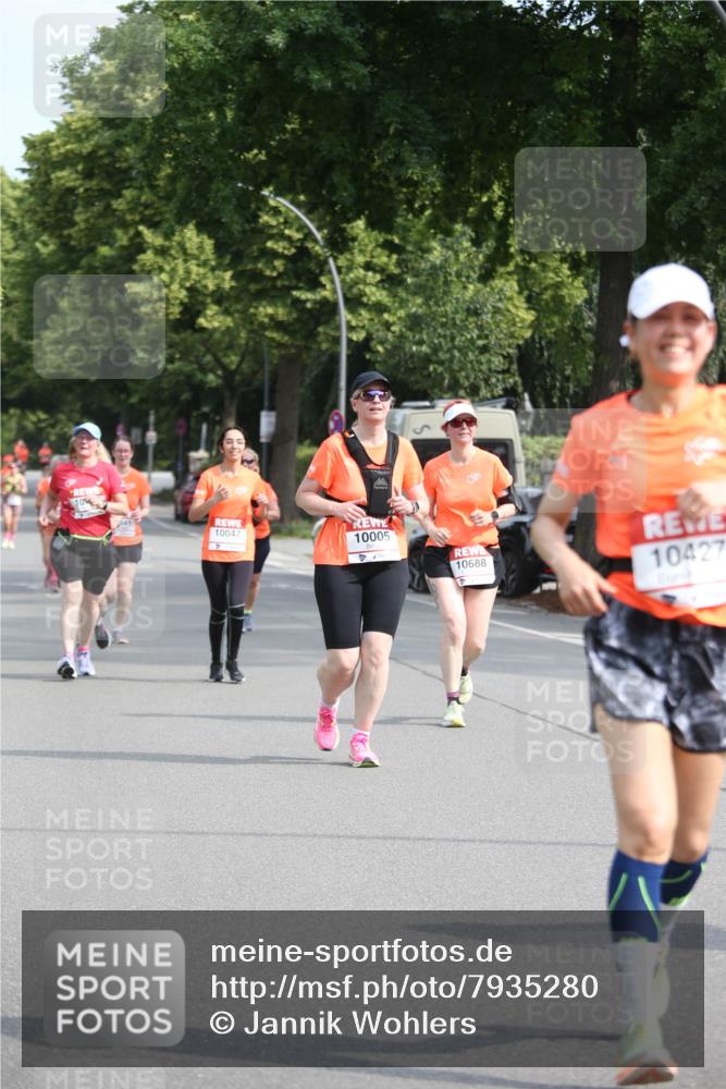 15.06.2025 - REWE Women's Run Jannik Wohlers http://msf.ph/oto/7935280 15.06.2025 09:53:01 Laufen 10047, 10005, 10688, 10427 meine-sportfotos.de