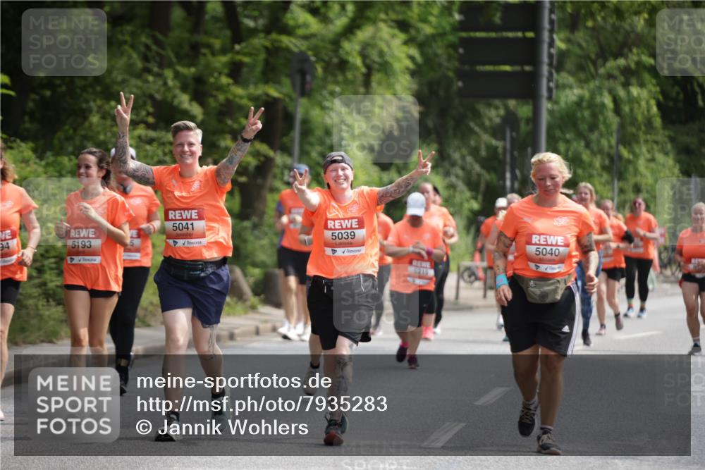 15.06.2025 - REWE Women's Run Jannik Wohlers http://msf.ph/oto/7935283 15.06.2025 10:12:43 Laufen 2, 94, 5193, 5041, 5039, 5215, 5040 meine-sportfotos.de