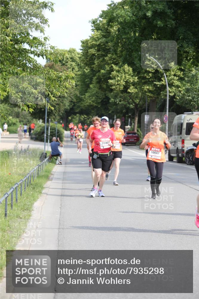 15.06.2025 - REWE Women's Run Jannik Wohlers http://msf.ph/oto/7935298 15.06.2025 09:53:02 Laufen 10307, 10047 meine-sportfotos.de